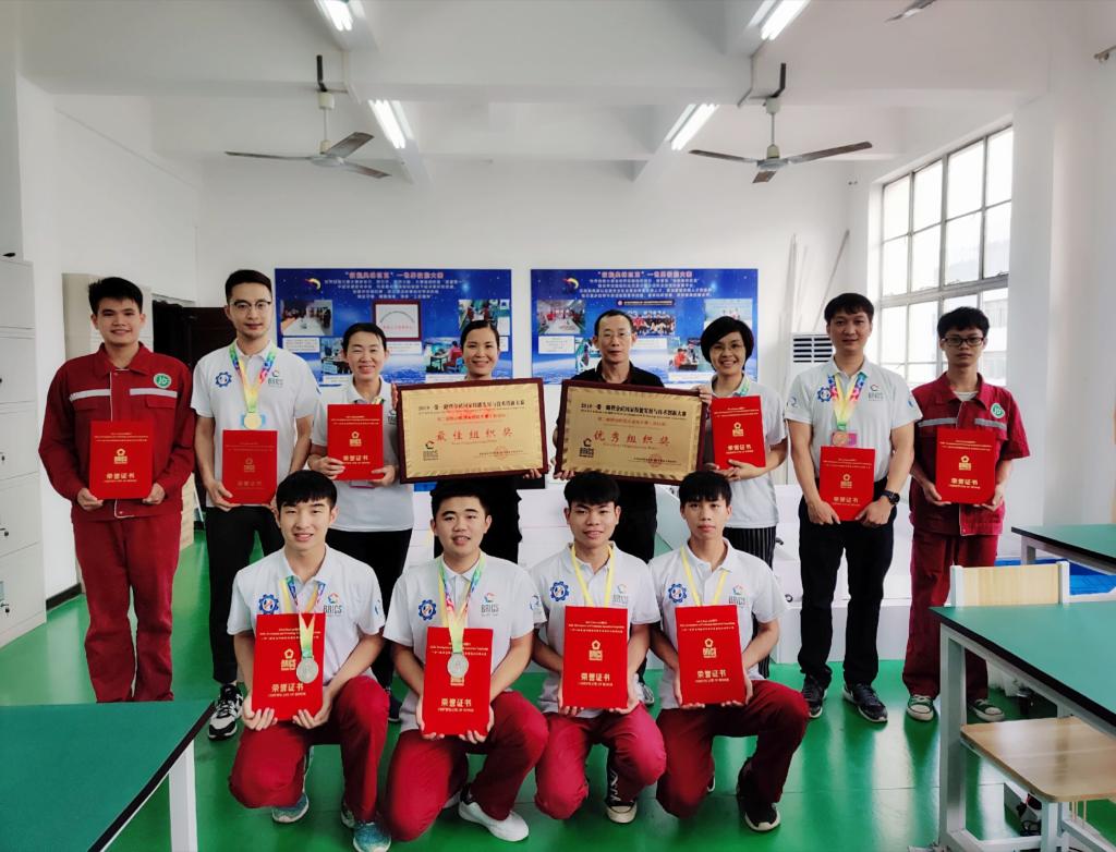 廣西電力職業(yè)技術(shù)學(xué)院院代表隊在“2019一帶一路第二屆移動機(jī)器人技能大賽”中榮獲多個獎項