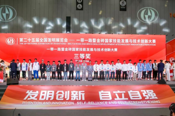 【喜報】熱烈祝賀我校汽車工程學(xué)院學(xué)生在2021金磚大賽首屆新能源汽車創(chuàng)新制作賽項全國總決賽中取得優(yōu)異成績